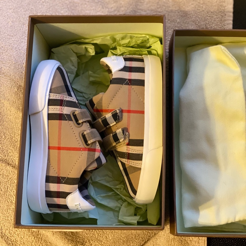 Toddler Burberry shoe